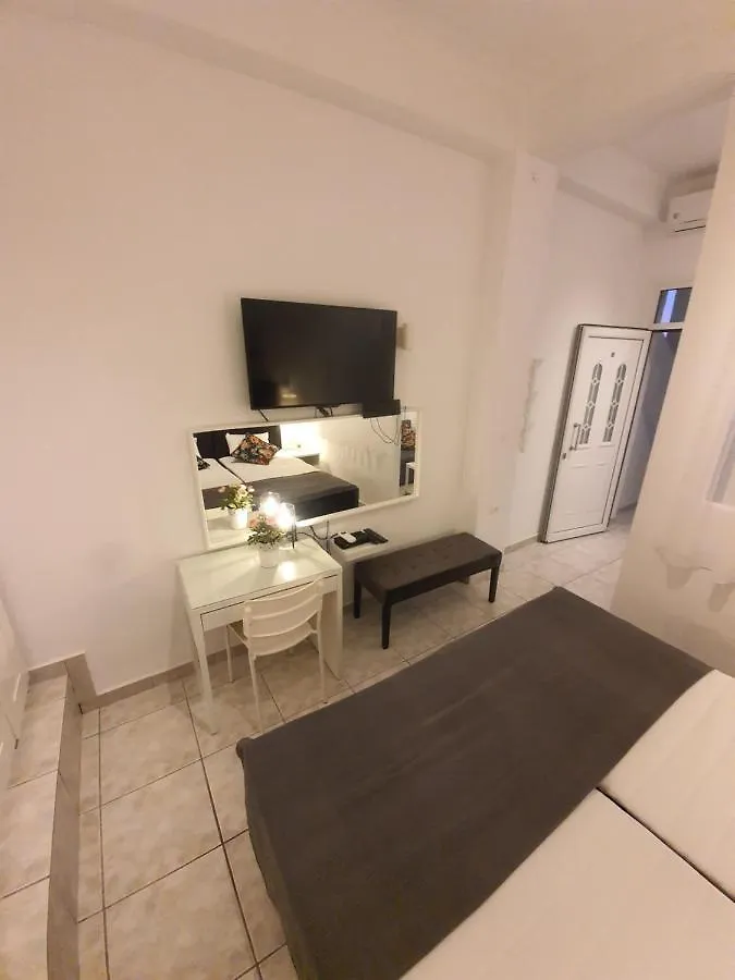 Sunset_Apartments Only 15 Meters From The Sea Neos Marmaras Hotel de apartamente